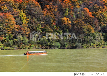 最上川舟下り 紅葉 132822124