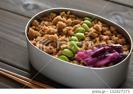 鶏そぼろ弁当 132827173