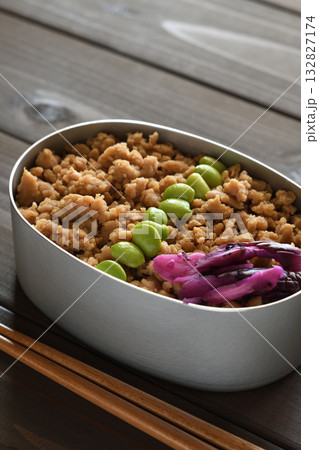 鶏そぼろ弁当 132827174