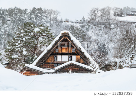 白川郷 雪に埋もれる和田家 白川郷 雪に埋もれる和田家 132827359