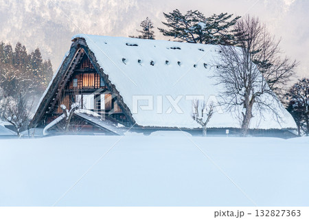 白川郷 雪に埋もれる和田家 白川郷 雪に埋もれる和田家 132827363
