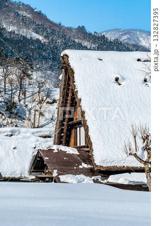 白川郷 雪に埋もれる和田家 白川郷 雪に埋もれる和田家 132827395