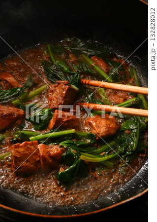 フライパンで作る鯖とほうれん草の炒めもの フライパンで作る鯖とほうれん草の炒めもの 132828012