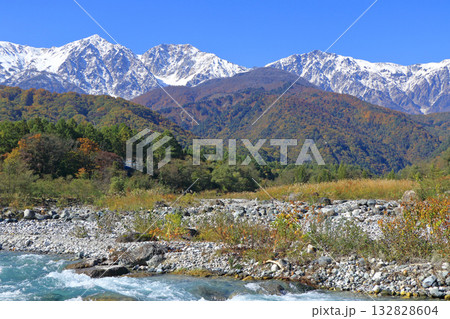 白馬三山と三段紅葉 白馬三山と三段紅葉 132828604