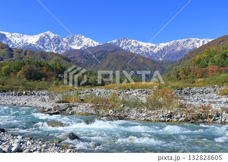 白馬三山と三段紅葉 白馬三山と三段紅葉 132828605