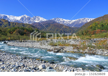 白馬三山と三段紅葉 132828609