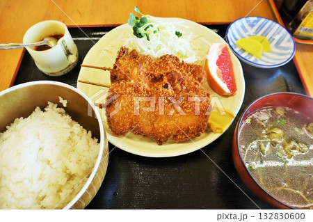 串カツ定食 132830600