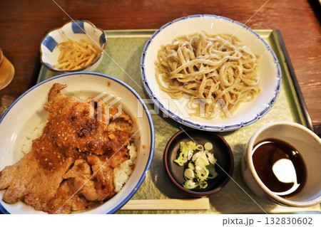 もりそばと焼き肉丼セット もりそばと焼き肉丼セット 132830602