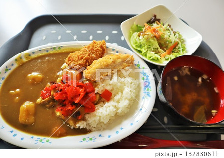 カツカレーセット 132830611