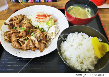 豚の生姜焼き定食 132830616