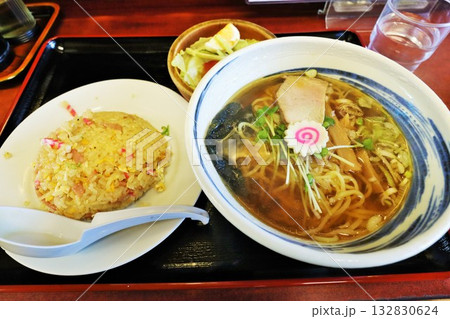 ラーメンとチャーハンセット ラーメンとチャーハンセット 132830624
