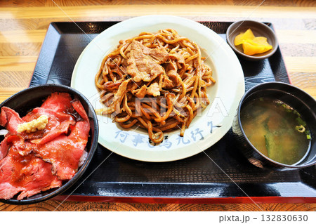 福島県　浪江焼きそばとローストビーフ丼セット 132830630