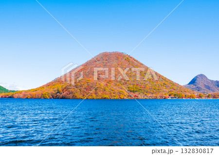 榛名山・榛名湖・榛名富士（秋） 132830817