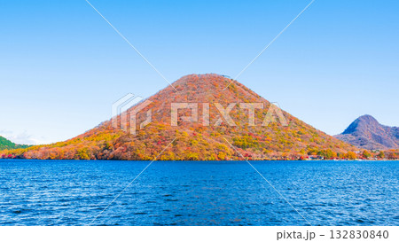 榛名山・榛名湖・榛名富士(秋) 榛名山・榛名湖・榛名富士(秋) 132830840