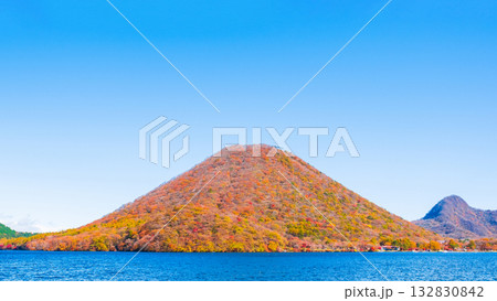 榛名山・榛名湖・榛名富士(秋) 榛名山・榛名湖・榛名富士(秋) 132830842