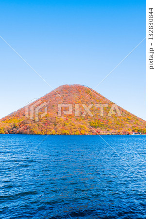 榛名山・榛名湖・榛名富士(秋) 榛名山・榛名湖・榛名富士(秋) 132830844