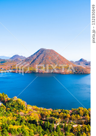 榛名山（秋）：掃部ヶ岳・硯岩からの眺め 132830849