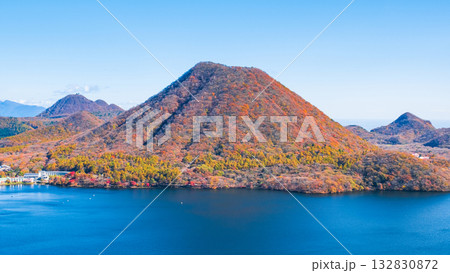 榛名山（秋）：掃部ヶ岳・硯岩から望む榛名富士 132830872