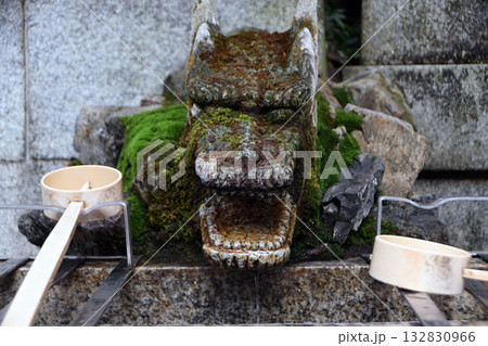 伏見稲荷大社の手水 132830966