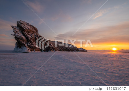 Scenery view of the Dragon tail rock at sunrise. It's located at Ogoy island in frozen lake Baikal, Russia. 132831047