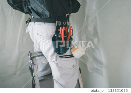 installation of an air conditioner 132831056