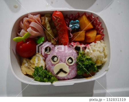 幼稚園児の遠足のくまさん手作り弁当 132831319