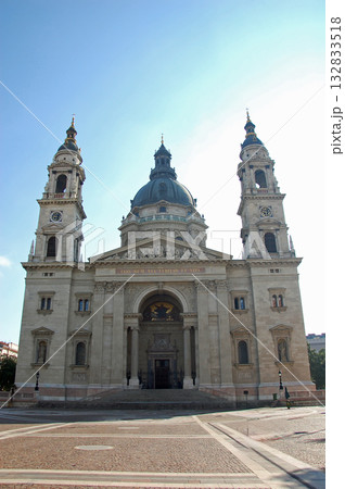 ハンガリー　早朝の聖イシュトヴァーン大聖堂　撮影日：2010/9/5 132833518