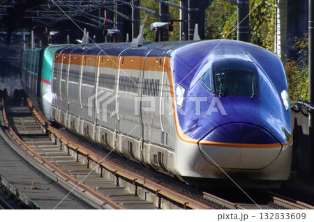 東北新幹線内を行く山形新幹線E8系つばさ号(E5系併結) 東北新幹線内を行く山形新幹線E8系つばさ号(E5系併結) 132833609