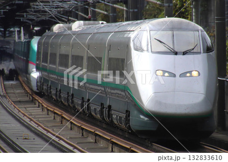 東北新幹線内を行く山形新幹線E3系つばさ号(E5系併結) 東北新幹線内を行く山形新幹線E3系つばさ号(E5系併結) 132833610