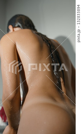 Exploring Sensual Water Photography Featuring the Graceful and Elegant Feminine Form 132833894