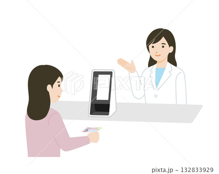 マイナンバーカード保険証受付を案内する薬剤師 132833929