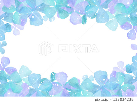 水彩の青紫の花のフレームイラスト 132834239