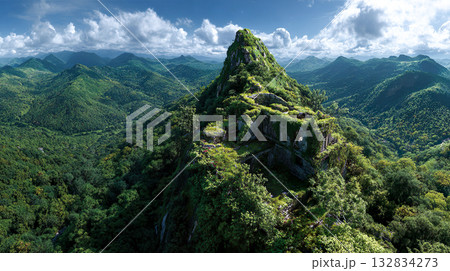 山頂に作られた古代遺跡のイメージ風景 山頂に作られた古代遺跡のイメージ風景 132834273