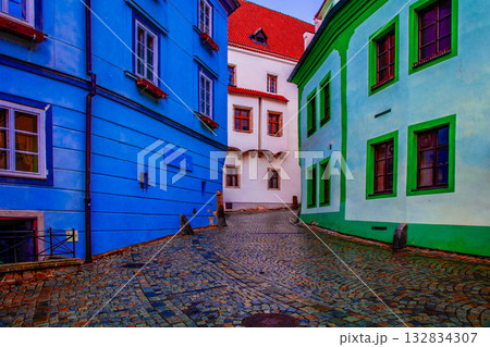 カラフルな街角 132834307