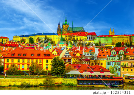 カレル橋から見た旧市街 カレル橋から見た旧市街 132834311