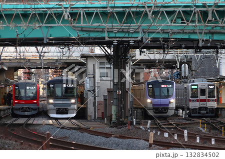 東武スカイツリーライン西新井駅での緩急接続後の同時発車 132834502