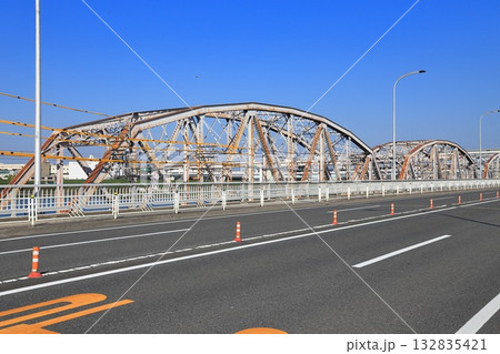 足立区柳原側から見た「堀切橋」 足立区柳原側から見た「堀切橋」 132835421