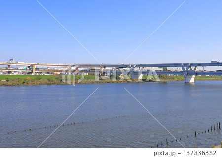 堀切橋から見た荒川と首都高速道路（新荒川橋） 132836382
