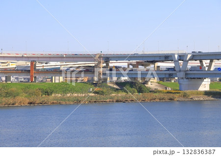 堀切橋から見た荒川と首都高速道路(新荒川橋) 堀切橋から見た荒川と首都高速道路(新荒川橋) 132836387