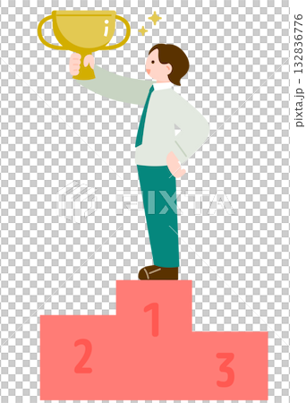 表彰台でトロフィーを掲げる男性 132836776
