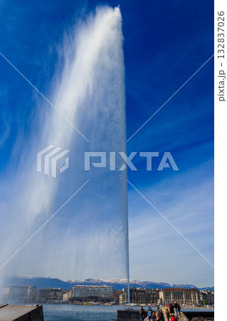 The Jet d'Eau fountain in Geneva, Switzerland. Symbol of Geneva 132837026