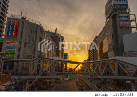 大阪 阿倍野歩道橋から見た街並み 夕景 大阪 阿倍野歩道橋から見た街並み 夕景 132837331
