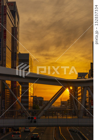 大阪　阿倍野歩道橋から見た街並み　夕景 132837334