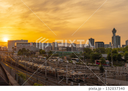 大阪 阿倍野歩道橋から見た街並み 夕景 大阪 阿倍野歩道橋から見た街並み 夕景 132837340