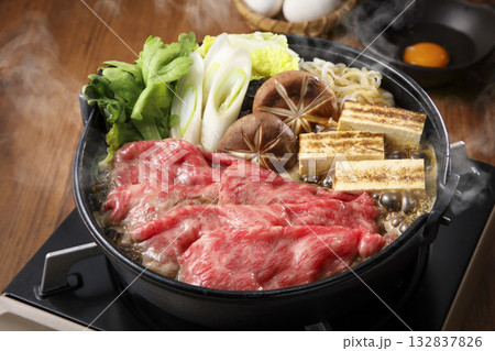 すき焼き（国産黒毛和牛） 132837826