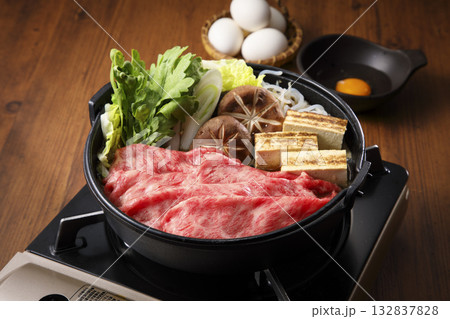 すき焼き(国産黒毛和牛) すき焼き(国産黒毛和牛) 132837828