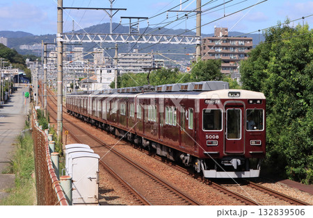 阪急今津北線　小林駅付近を走る5000系電車 132839506