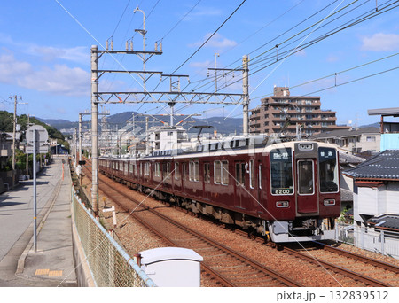 阪急今津北線　小林駅付近を走る8200系電車 132839512
