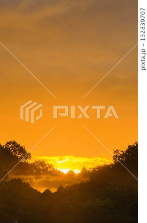 陽が昇る時 132839707
