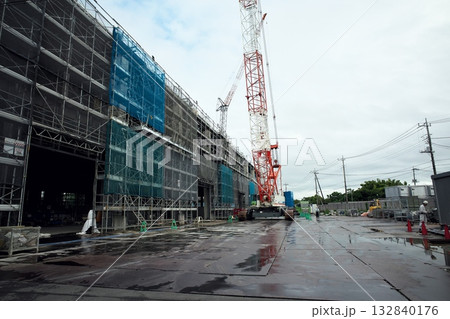 小雨が降る建設現場 小雨が降る建設現場 132840176
